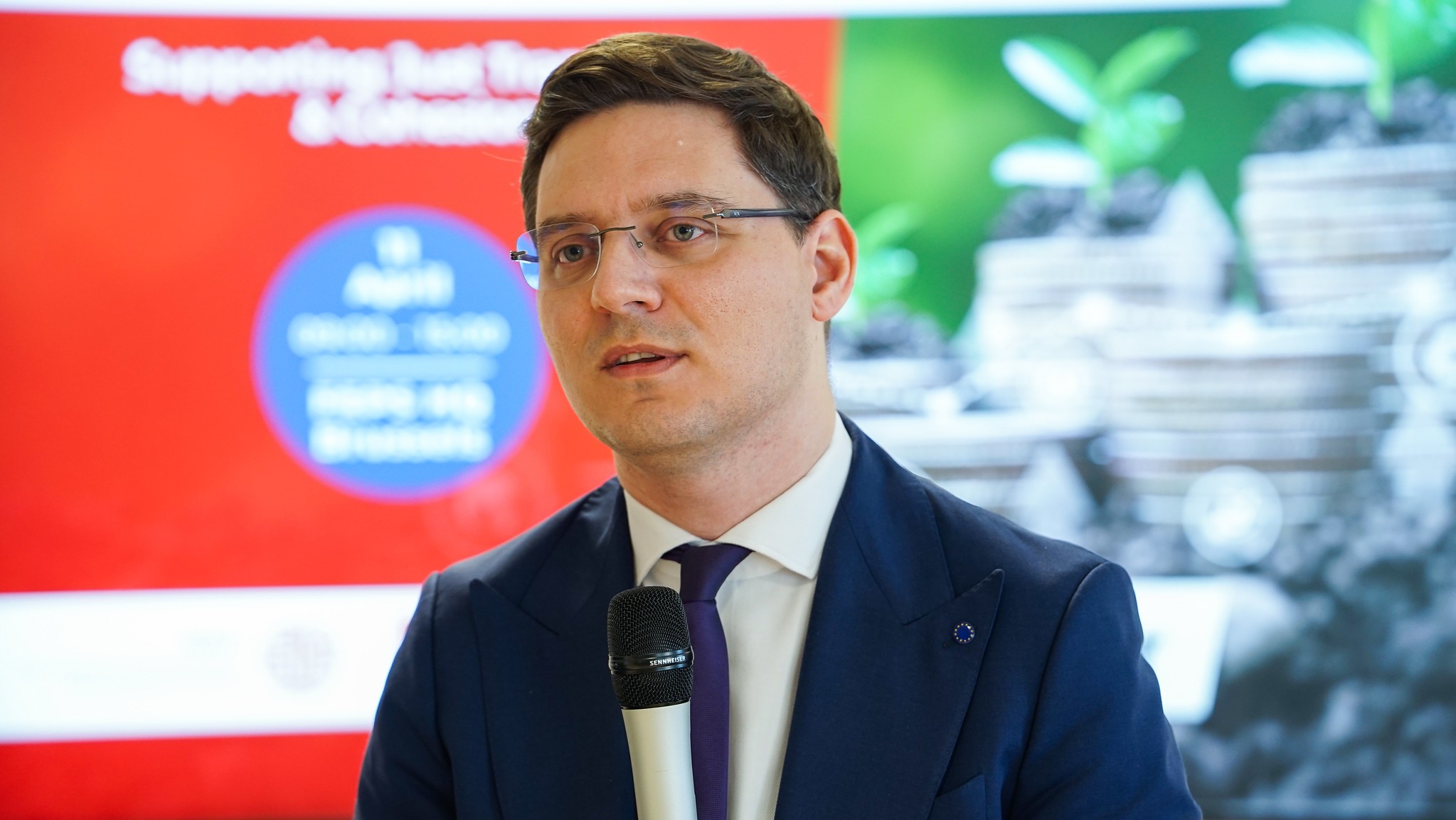 Victor Negrescu a lansat seria #EUStory în care ne explică beneficiile concrete ale apartenenței la Uniunea Europeană