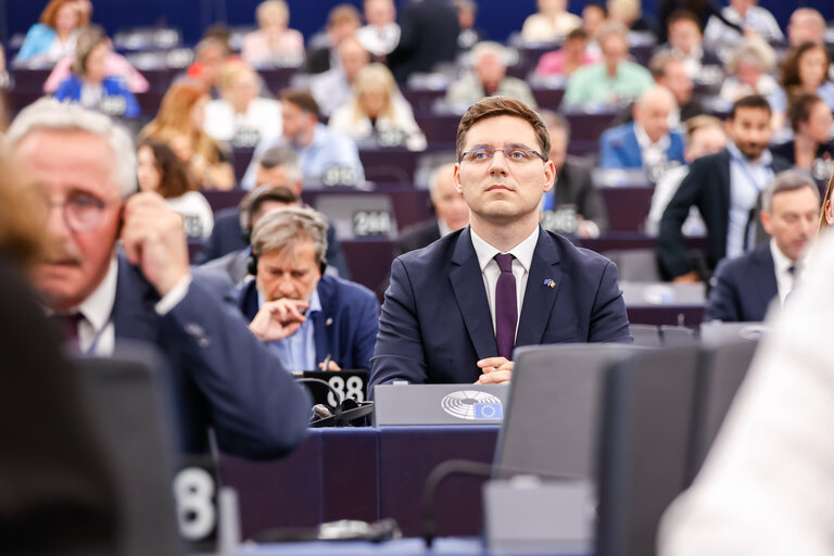 Victor Negrescu propune o taxă dedicată finanțării educației, aplicată industriei jocurilor de noroc și pariurilor online