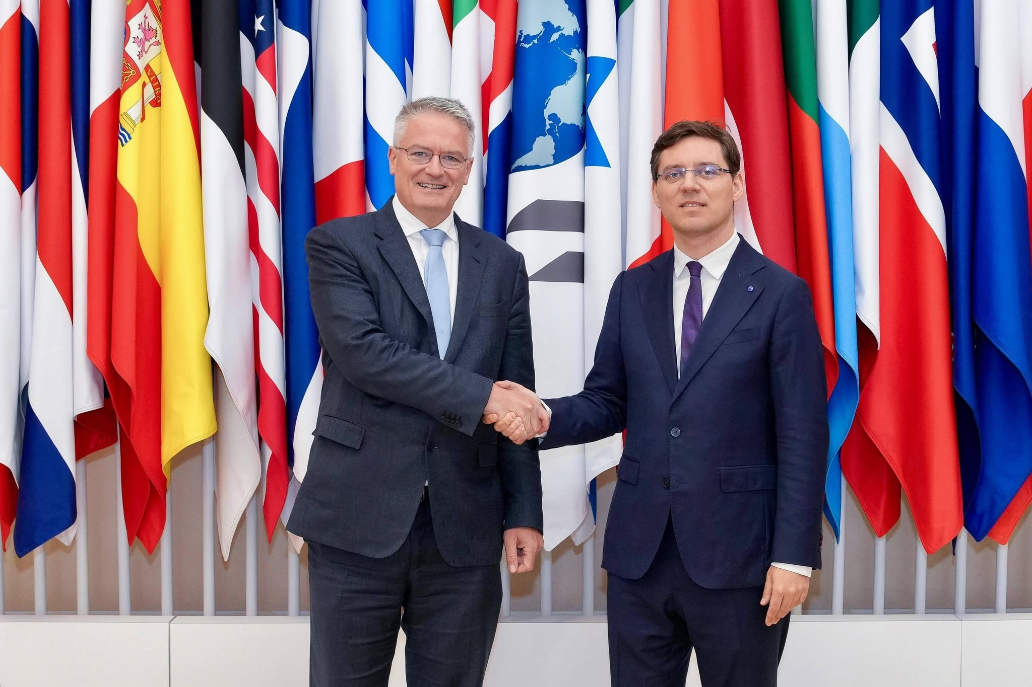 Vicepreședintele Parlamentului European, Victor Negrescu, primit la Paris de secretarul general OCDE: România este tot mai aproape de finalizarea procesului de aderare la organizația economiilor dezvoltate